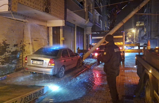 Allkollü sürücü polisten kaçtı ortalığı savaş alanına çevirdi