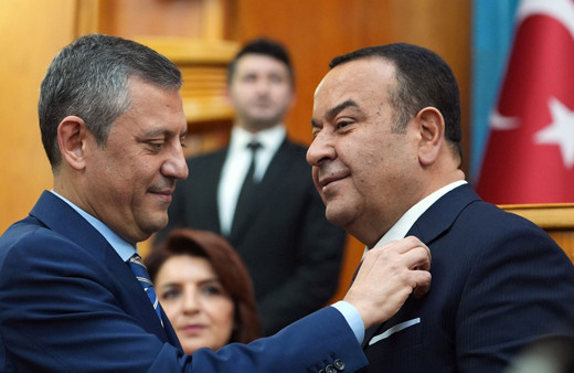 İyi Parti'den istifa eden Adnan Beker, CHP'ye katıldı