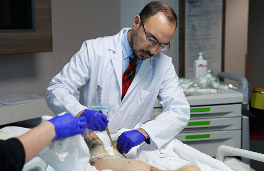 "Bacağın kesilmezse yaşayamazsın" dediler! Medipol'de hem bacağı kurtuldu hem sağlığına kavuştu