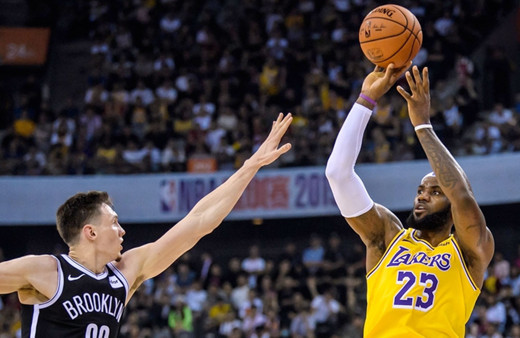 LeBron James tarih yazmaya devam ediyor