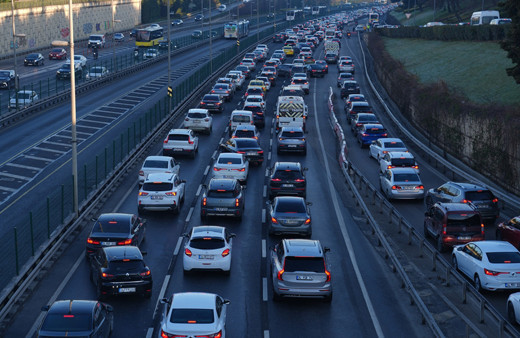 İstanbul'da sabah saatlerinde trafik yoğunluğu oluştu