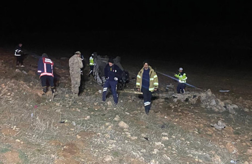 Mardin Midyat'ta şarampole devrilen otomobildeki 2 kişi öldü