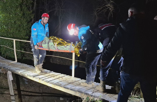 Sinop'ta heyelan oldu 3 ev yıkıldı