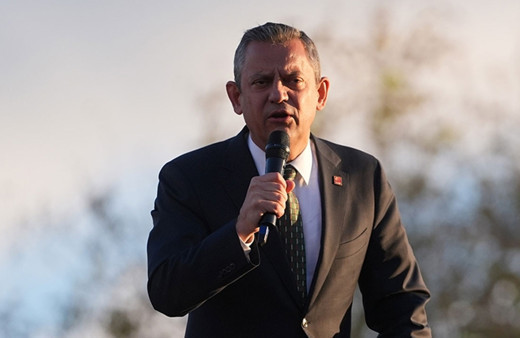 CHP lideri Özgür Özel: İbretle izliyoruz