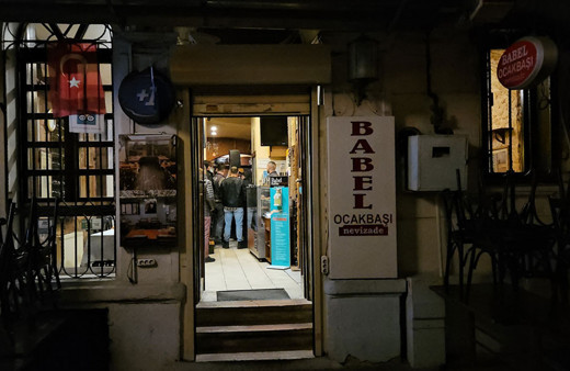 Restaronda müşteri kabusu yaşadı asansöre binmek isterken..