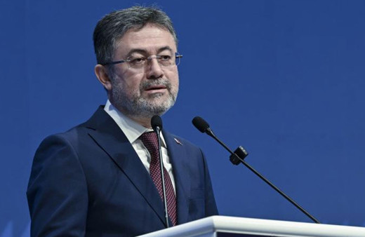 Bakan Yumaklı: Başıboş köpeklerin yerleri sokaklar değildir