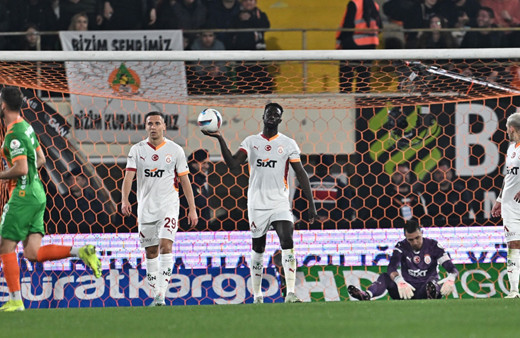 Galatasaray'ın savunmacısı Davinson Sanchez: Ülkenin en iyi takımı biziz