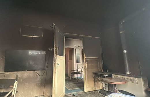 Bağcılar'da 4 katlı binanın giriş katında yangın: 1 kişi hayatı kaybetti