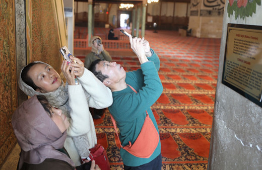 Edirne'de kabe taşı ve örtüsünü duyan koştu o camiye ziyaretçi akını