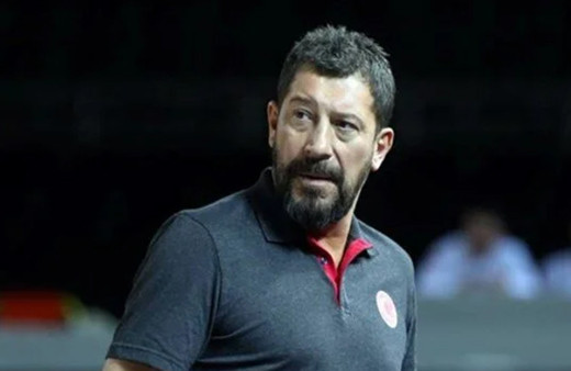 Basketbol Antrenörü Ufuk Sarıca beynine pıhtı atması sonucu hastaneye kaldırıldı