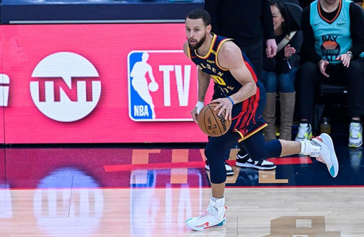 Stephen Curry, NBA tarihinde o alanda ilk oyuncu oldu