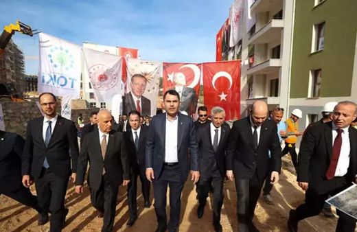 Bakan Kurum, Kahramanmaraş'ta afet konutları şantiyelerinde inceleme yaptı