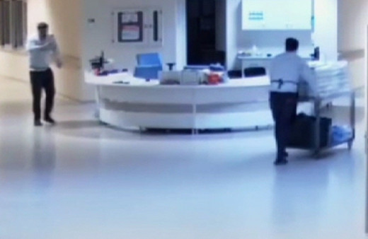 Yemekhane görevlisi hızır gibi yetişti, hasta yakını ölümden döndü: O anlar kamerada