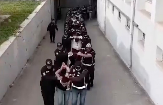 Bakan Yerlikaya duyurdu! 5 ilde suç örgütlerine operasyon: 80 şüpheli yakalandı