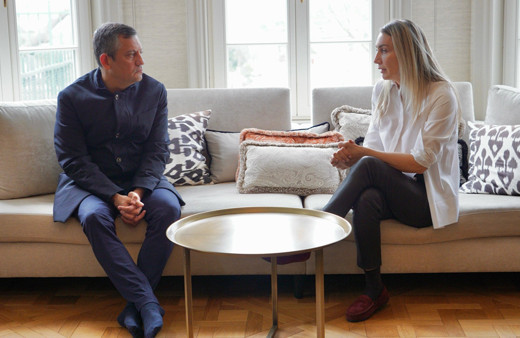 CHP Genel Başkanı Özel, gözaltındaki İmamoğlu'nun evini ziyaret etti