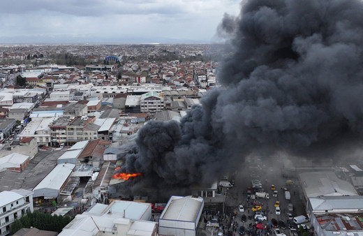 Sakarya'da mobilyacılar çarşısında yangın