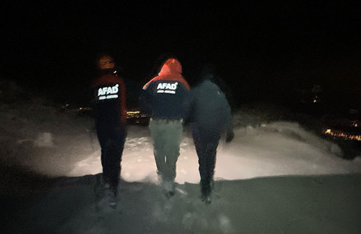 Ağrı Dağı'nda mahsur kalan kişi kurtarıldı