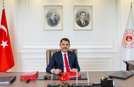 Depremzede çift yeni konutlarına yerleşti! Bakan Kurum paylaştı: Biliyoruz ki attığımız her temelde umut var