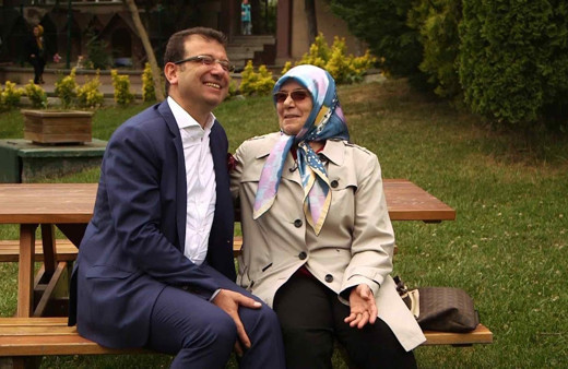 Ekrem İmamoğlu'ndan annesine mesaj: Üzülme anne