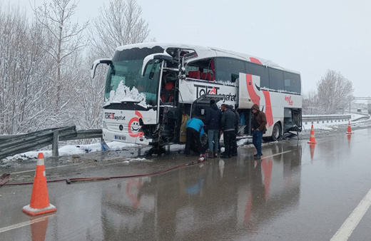 Sivas'ta 2 yolcu otobüsü çarpıştı! Yaralılar var