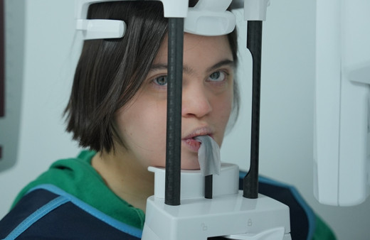 Dünya Oral Sağlığı Günü'nde down sendromlu gençlere özel bakım