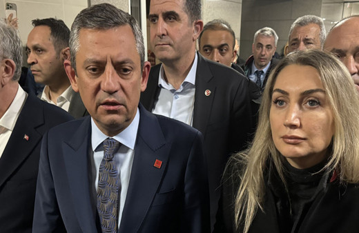 Ekrem İmamoğlu, ailesi ve CHP Genel Başkanı Özgür Özel'le adliyede görüştü