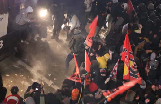 İstanbul ve Ankara'da İmamoğlu protestoları: Polise asitle saldırı!