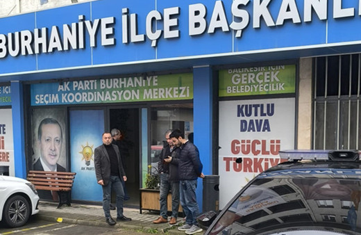 Balıkesir'de AK Parti Burhaniye İlçe Başkanlığı binasına taşlı saldırı yapıldı