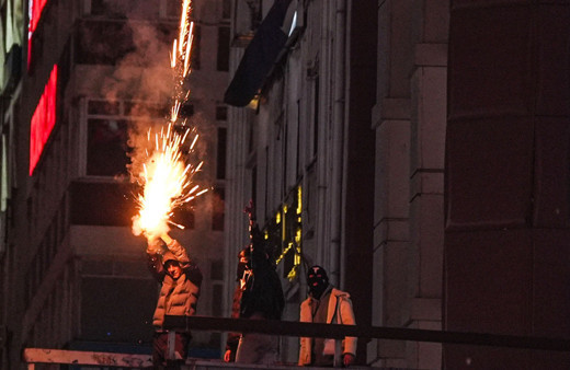Başkentte izinsiz gösteriye müdahale eden 1 polis yaralandı