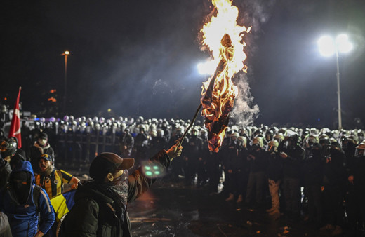 İzinsiz gösterilerde çıkan olaylarda tutuklanan 7 gazeteci tahliye edildi