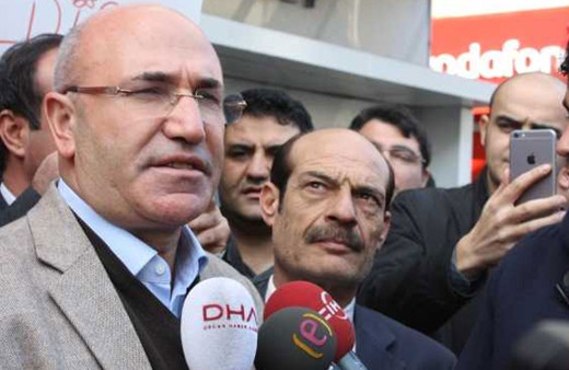 Saraçhane'deki protestocular Mahmut Tanal'ı böyle küstürdü!