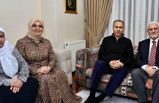 Bakan Yerlikaya'dan, şehit Cumhuriyet Savcısı Mehmet Selim Kiraz'ın ailesine ziyaret