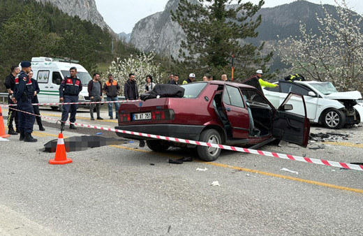 Kastamonu'da trafik kazasında 3 kişi öldü, 4 kişi yaralandı