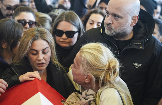Volkan Konak'ın cenaze töreninde eşi Selma Konak'ın feryadı yürek yaktı: Bana bunu nasıl yaptın Volkan