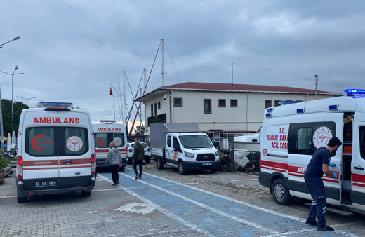 Çanakkale'de düzensiz göçmenleri taşıyan bot battı