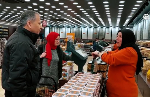 İçişleri Bakanı Yerlikaya "boykot" çağrılarına karşı alışveriş yaptı