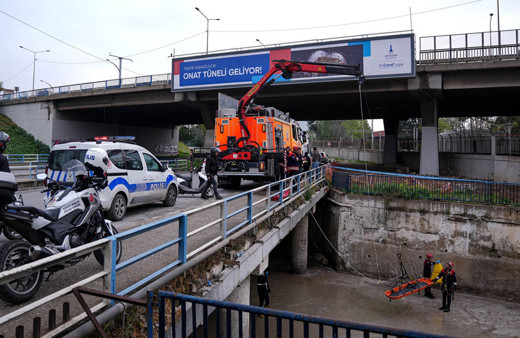 İzmir'de derede erkek cesedi bulundu