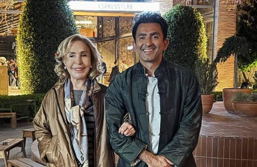 Ali Koç'un annesi Çiğdem Simavi 'boykot' falan dinlemedi, EspressoLab'e ziyarete gitti