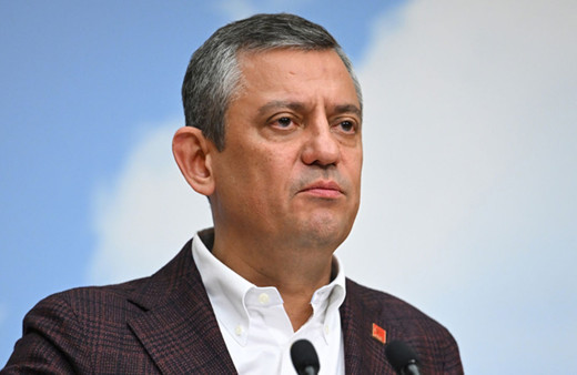 CHP Genel Başkanı Özel, partinin eski genel başkanlarını kurultaya davet etti