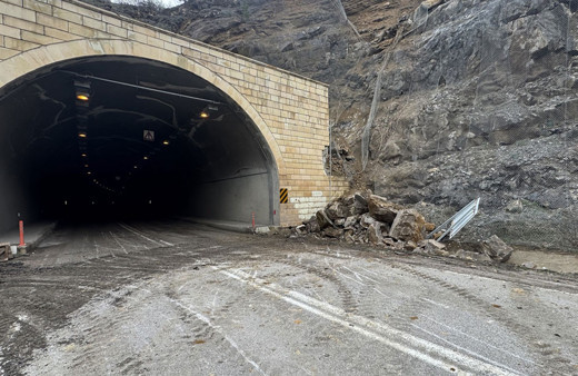 Gümüşhane-Trabzon kara yolunda heyelan!