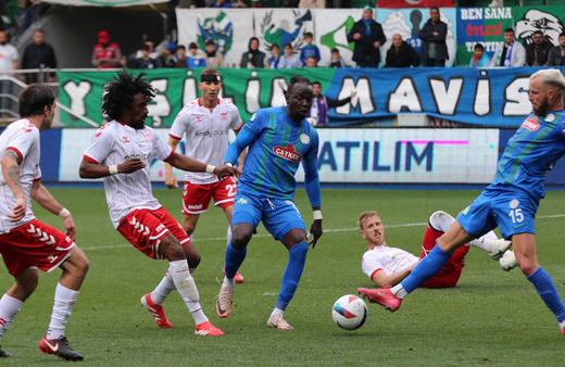 Çaykur Rizespor ile Sivasspor ateş hattında puanları paylaştı