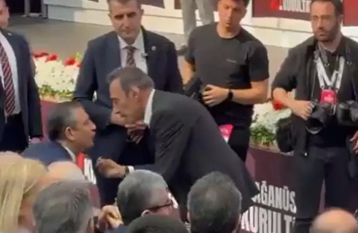 CHP kurultayında Berhan Şimşek ile Özgür özel tartıştı! İşte o anlar...