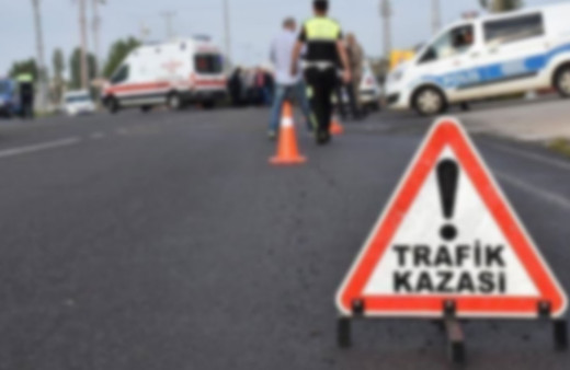 İki otomobil çarpıştı! Yaralılar var