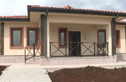 Maraş'ta yapılan köyle evleri bildiğiniz villa gibi oldu bir bakın...