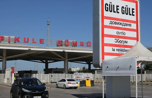 Tatil boyunca Edirne sınır kapılarından 404 bin 680 yolcu geçti