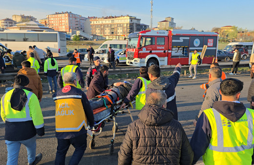 Tekirdağ'da can pazarı! 2 işçi servisi çarpıştı, feci kazada çok sayıda yaralı var