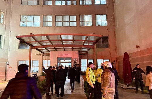 İstanbul'da huzurevinde çıkan yangına soruşturma! Vali Gül: 4 kişinin durumu ağır