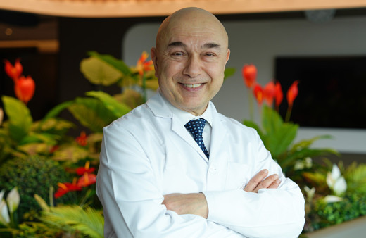 Sarsıntısız bir yaşam mümkün! Doç. Dr. Ali Zırh'tan 11 Nisan Dünya Parkinson Günü'ne özel açıklamalar