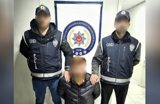 Kırmızı bültenle aranıyordu! Suç örgütü elebaşı İstanbul'da yakalandı
