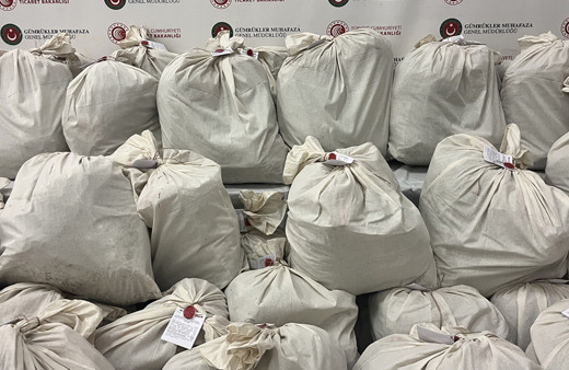 Bulgaristan'dan gelen tırdan çıkanlar şaşırttı! Sürücü gözaltında